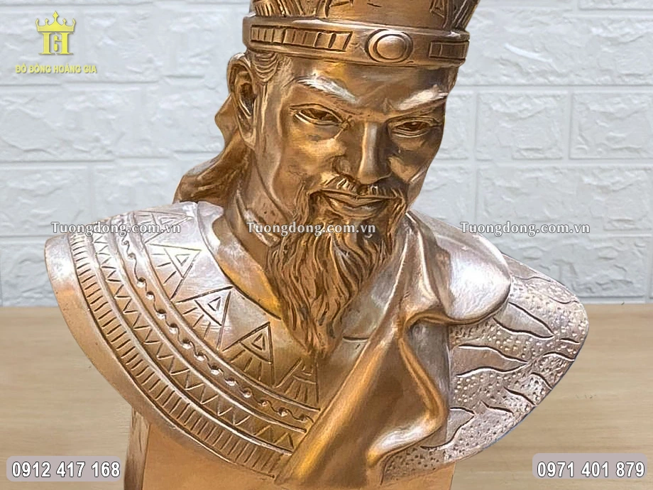 Từng họa tiết hoa văn được chăm chút tỉ mỉ